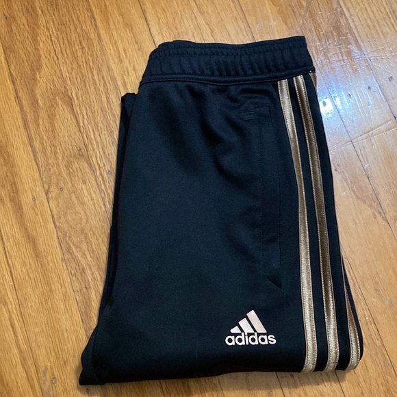 Tiro pants - Adidas Climacool Youth medium pants black with gold stripes. - Picture 3 of 10